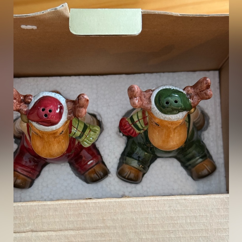 RARE Harry & David Mr. Moose Cookie Jar and Salt & Pepper Shakers - Picture 4 of 4